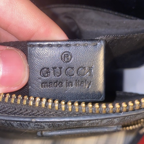 Selling my Gucci side bag - Picture 3 of 3